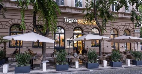 budapesti Bazilika látképe egy étterem ablakából