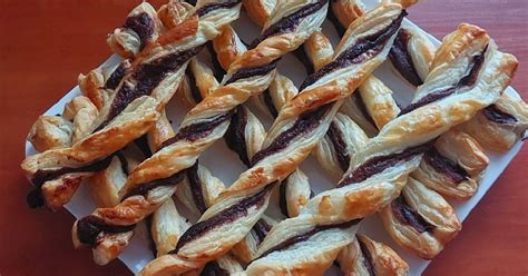 Leveles tészta kinyújtása és körbevágása