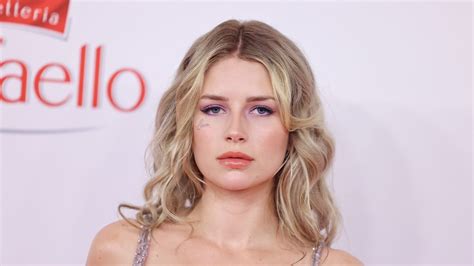 Lottie Moss modellfotózáson