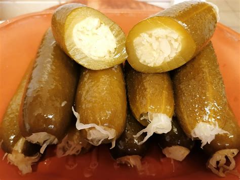 különböző ízesítésű házi krémek üvegekben