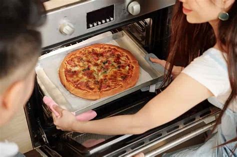 Pizza sütés