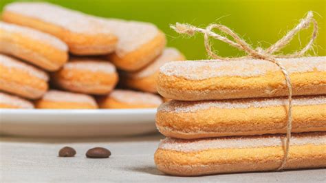 Babapiskóta sütőlapon, mielőtt megsül