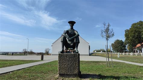 A Hortobágyi kitelepítések áldozatainak emlékműve