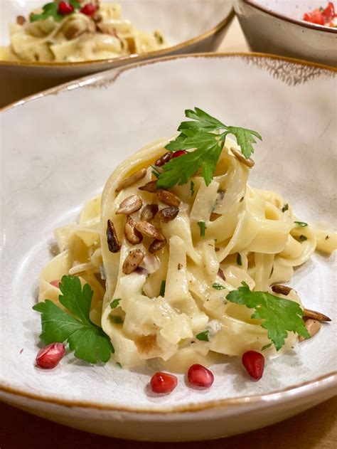 Tányér aszalt paradicsomos gorgonzola tagliatelle