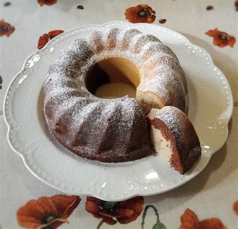 Foszlos kakaós kuglóf szeletelve