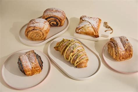Péksütemények a pultban