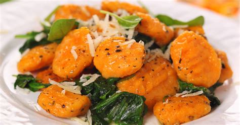 Sütőtökös gnocchi spenóttal és parmezánnal