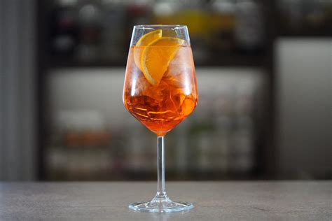 Aperol Spritz koktél napsütésben