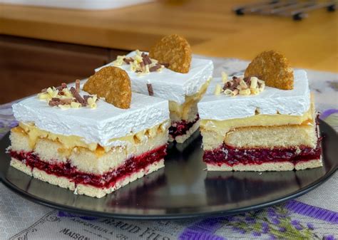 Erdei gyümölcsös babapiskótás szelet