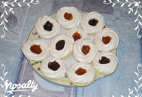 Lekváros habos linzer tálalásra készen