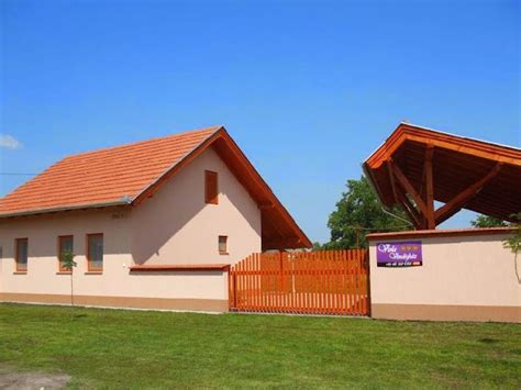 Családbarát szálláshely belső udvara