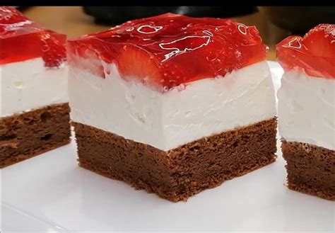 Epres joghurtos torta szelet