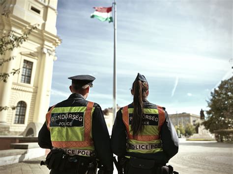 Rendőrök vámpírokat üldöznek paradicsomlével