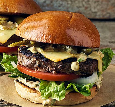 gourmet hamburger libamájjal és prémium összetevőkkel