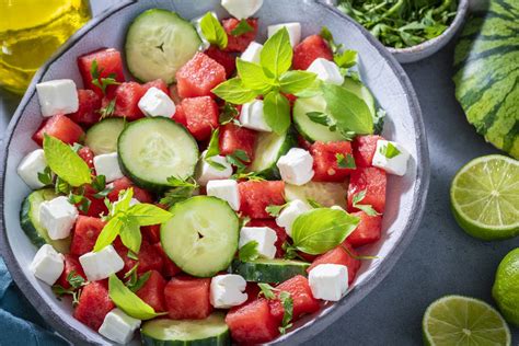 Görögdinnye saláta fetával és magvakkal