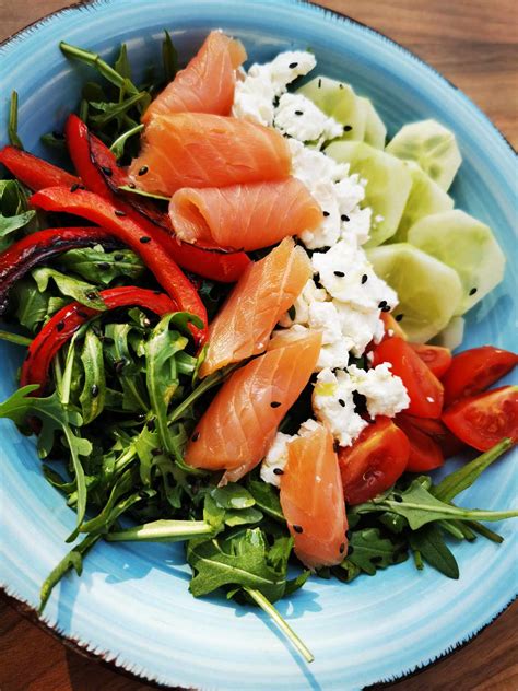 Omega-3 zsírsavakban gazdag lazac saláta