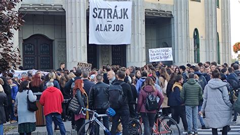 Diákok a Szent László Gimnáziumban