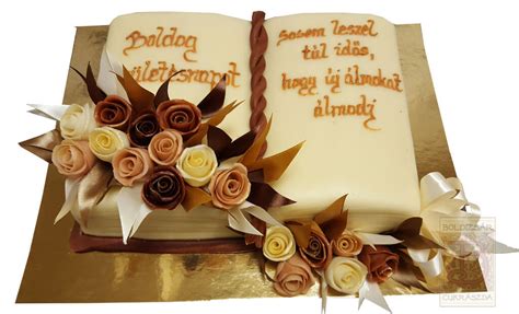könyv torta oldalnézetből