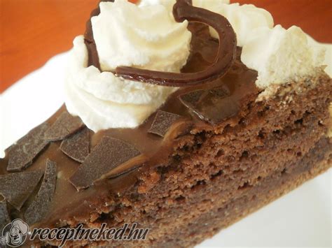Csokoládé torta szeletelve