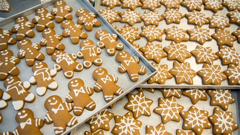 mézeskalács csillag díszítés tortán