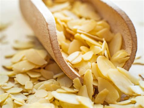 szeletelt mandula pirítása