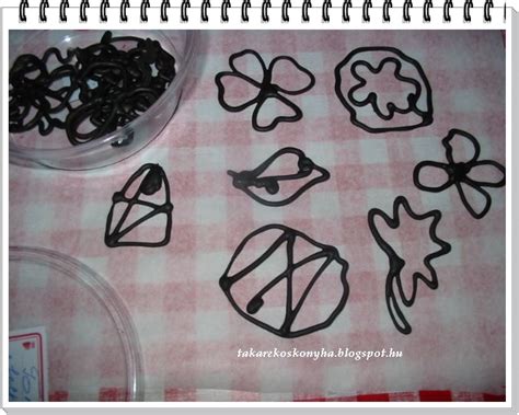 csokidísz rajzolása sütőpapírra