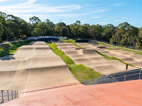 BMX Park versenyző akcióban
