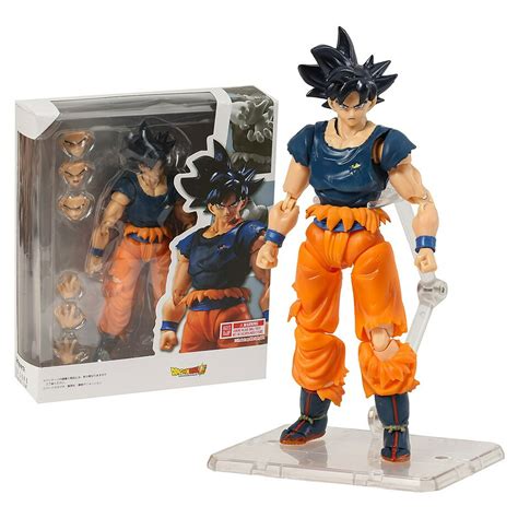 Gáspár Laci és a Dragon Ball Son Goku figura