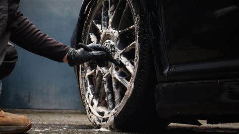 Fondant wheels with detailing
