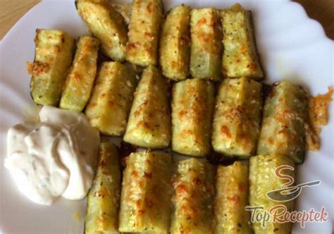 Szeletelt cukkini pirítása fokhagymával