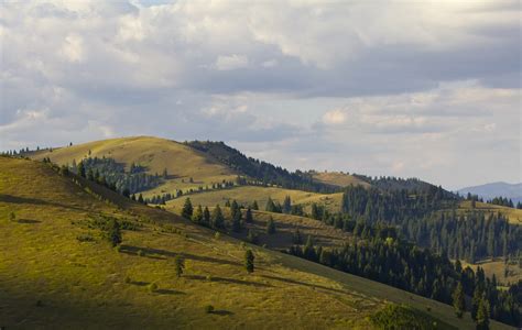 Erdélyi tájkép a Kárpátokkal