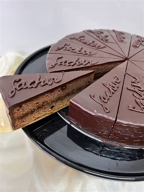 Sacher torta szelettel