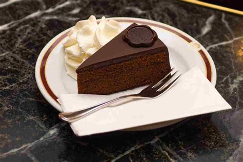 Sacher torta hagyományos megjelenéssel