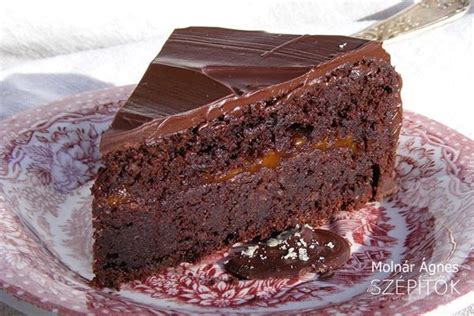 Csokoládétorta összeállítása és kenése