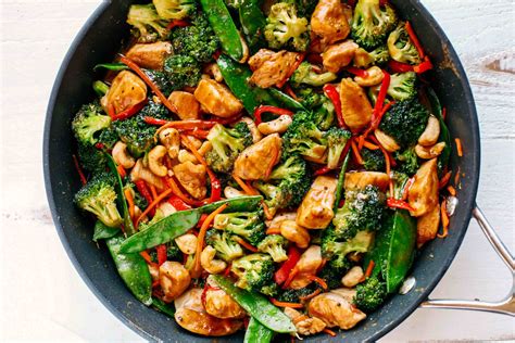 Stir-fry technika bemutatása wokban