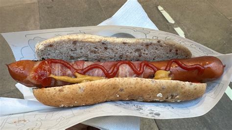 Hagyományos norvég pølse hot dog