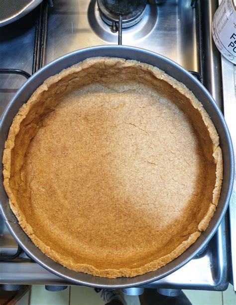 tortaforma kekszes tésztával