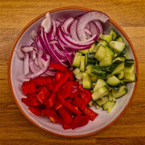 Friss zöldségek a gazpachohoz: uborka, paprika, hagyma