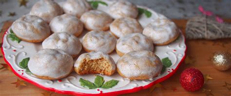 Karácsonyi mézes puszedli tálon