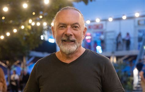 Zsidró Tamás a szalonjában