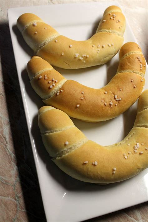 Egyedi formájú, házilag készített kiflik