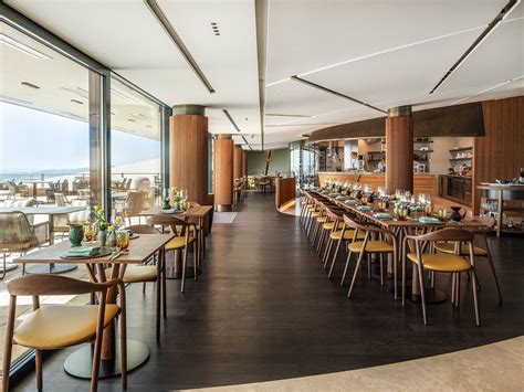 Egy elegáns étterem belső tere