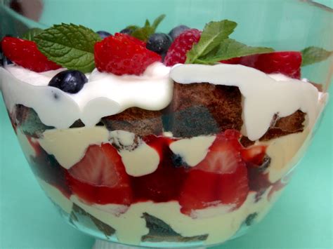 erdei gyumolcsos trifle poharban