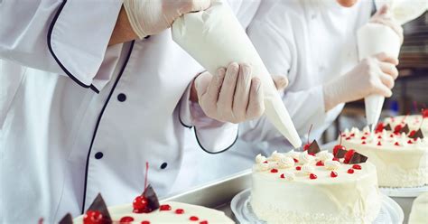 cukrász sütemények készítése