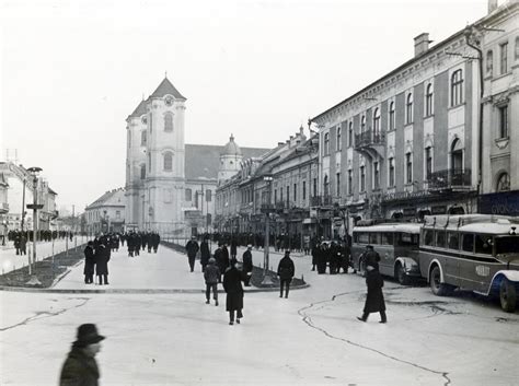 A Szent Miklós-templom fő homlokzata a háború előtt