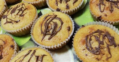 Sárgadinnyés-fehércsokis muffin díszítéssel