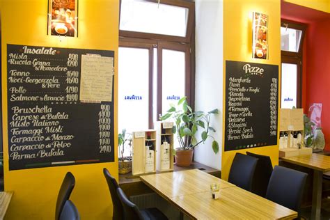 Vendégtér a Caffé GianMario étteremben, olasz családi hangulattal