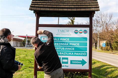 Tesco információs tábla