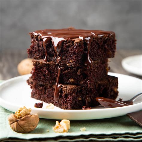A brownie rétegezése a tepsiben