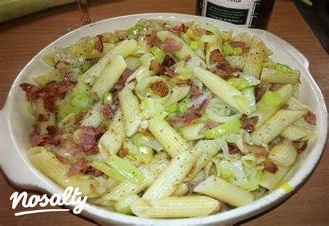 Póréhagymás baconös ragu tésztával